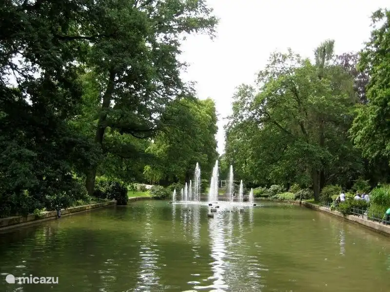 Nach einem Besuch in der Altstadt von Fulda, kann man im Stadpark mit seinen Springbrunnen Ruhe finden.
(Fulda ist etwa eine halbe Stunde Fahrt von Kirchheim)