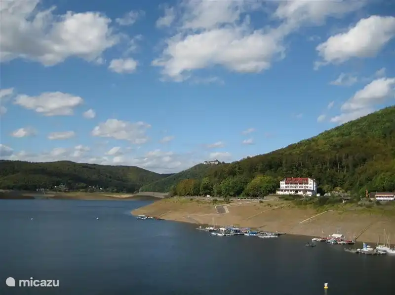 Von einem Blick auf den Edersee Waldeck.