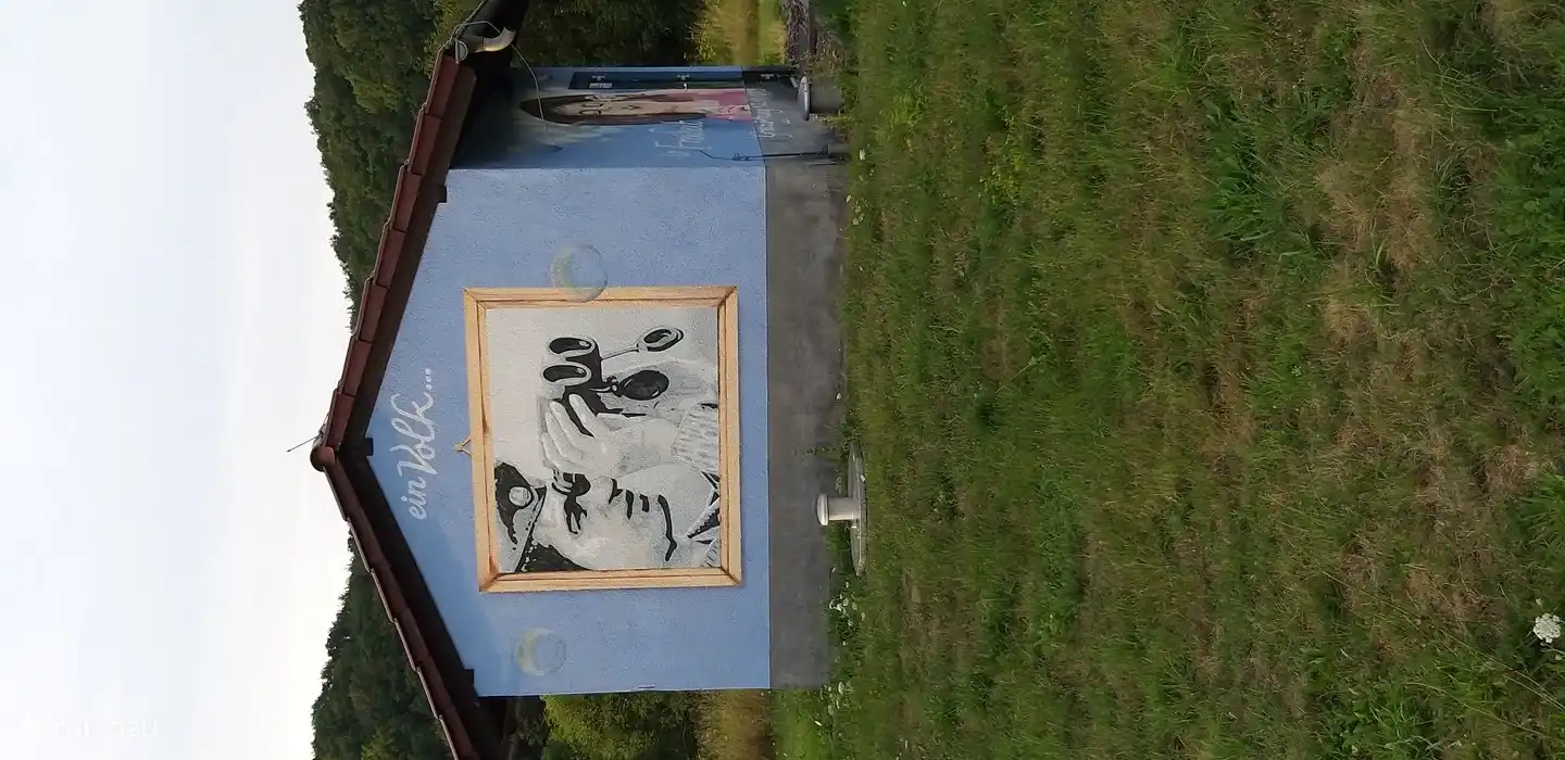 Der alte Grenzübergang zur DDR in der Stadt Vacha. Die Malereien am alten Grenzposten regen ihre Fantasie an. Wenn Sie dort herumlaufen, können Sie die Geschichte dieses Dorfes spüren!