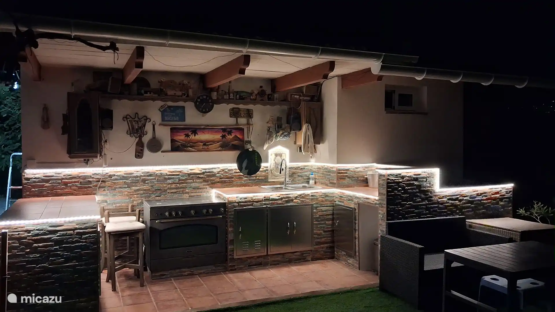 Sfeervolle verlichting rondom de villa