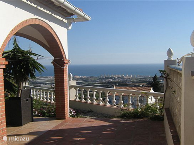 Vakantiehuis Spanje, Costa del Sol, Caleta de Velez - villa Vitoria Zeezicht, pool en speeltuin
