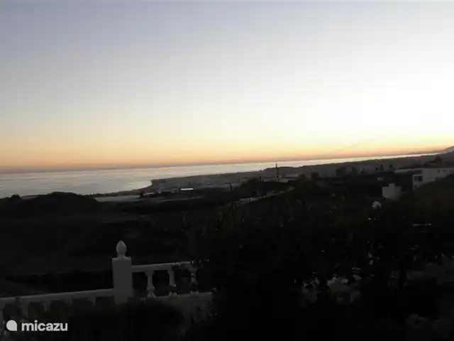 Vitoria Vue mer, piscine et aire de jeux | Espagne, Andalousie, Algarrobo - villa Coucher de soleil sur la mer depuis la véranda