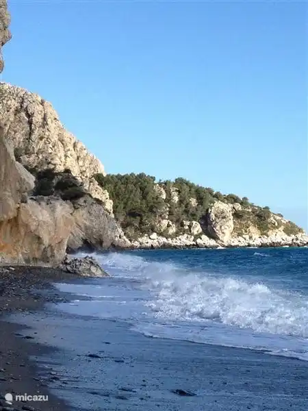 Een van de vele schitterende stranden. Ook mooi om te snorkelen of duiken.
