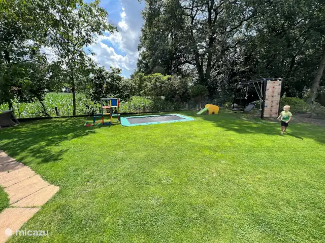 vakantiehuis huren in Duitsland, Nedersaksen, Itterbeck – Beltvilla 'Haus an der Heide' Tuin met speeltoestellen