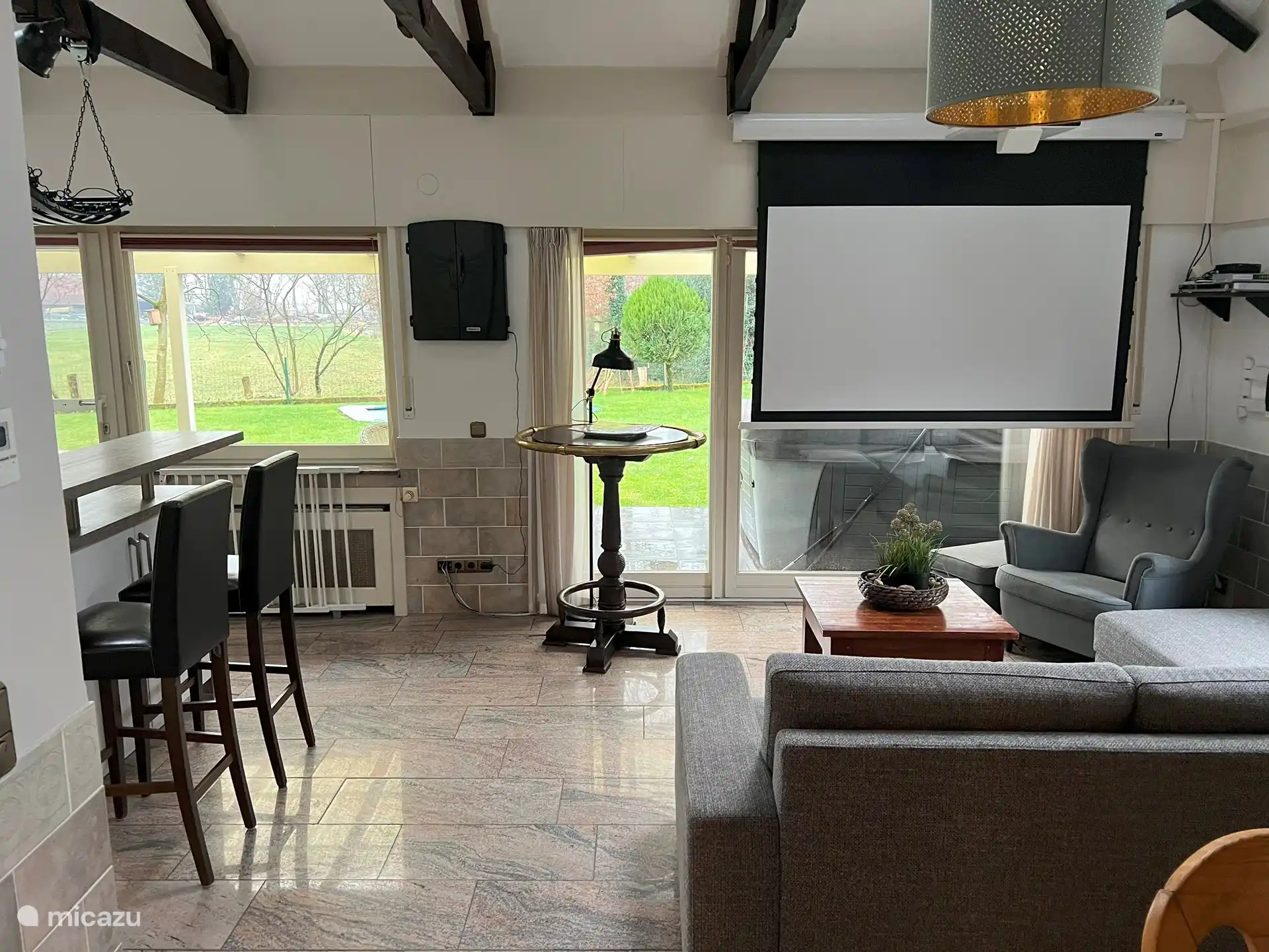 Salon avec vue sur les prairies