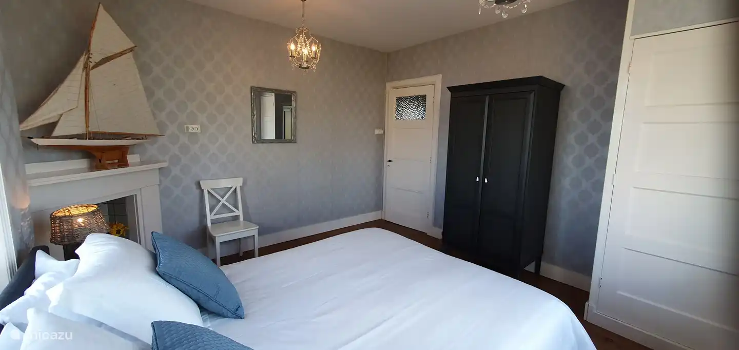 autre vue de la chambre (1) en bas