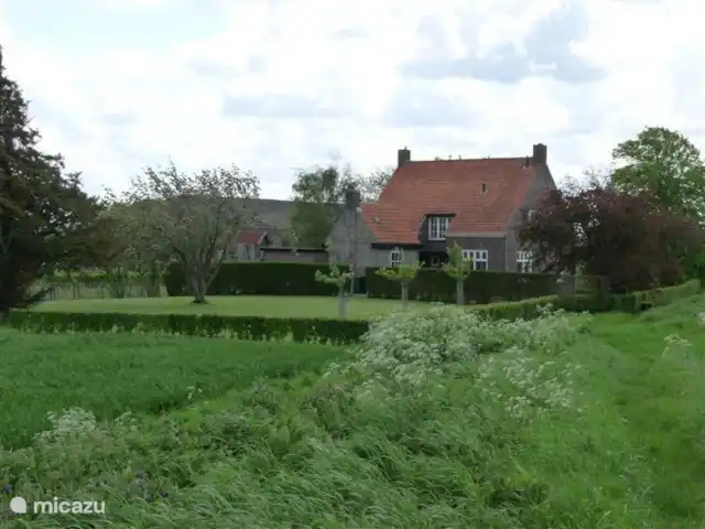 Hof Statendijk | Pays-Bas, Zélande, IJzendijke - ferme Maison arrière de la digue, appartient également au jardin. vous pouvez profiter du soleil du soir. Vous pouvez également jouer au football sur la pelouse ou autre.