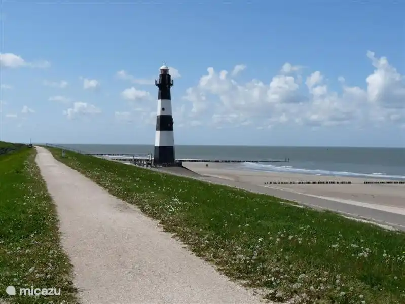 Plage Breskens avec le phare