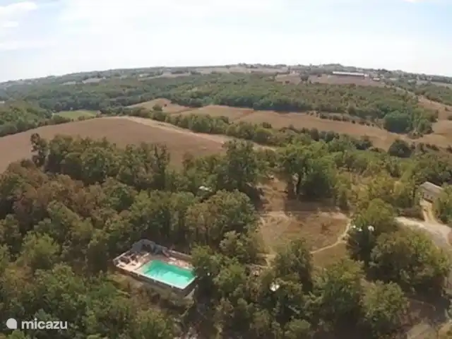 landhuis / kasteel huren in Frankrijk, Lot, Pern – Château Fabre Vieux Zwembad met overzicht over de heuvels
La piscine avec panorama sur les collines