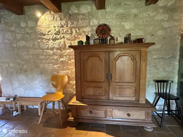 landhuis / kasteel huren in Frankrijk, Lot, Pern – Château Fabre Vieux Eiken kast voor servies
Armoire en chene pour les vaiselles