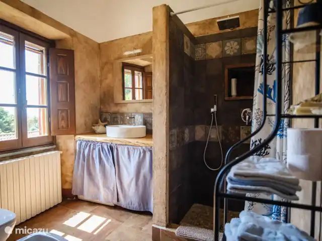 Casale le Colonne, Il Tramonto en Italia, Toscana, Castiglion Fiorentino - casa vacacional El baño general.