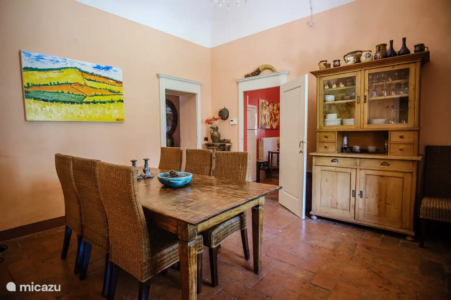 Comedor con mesa de comedor para 6/8 personas.