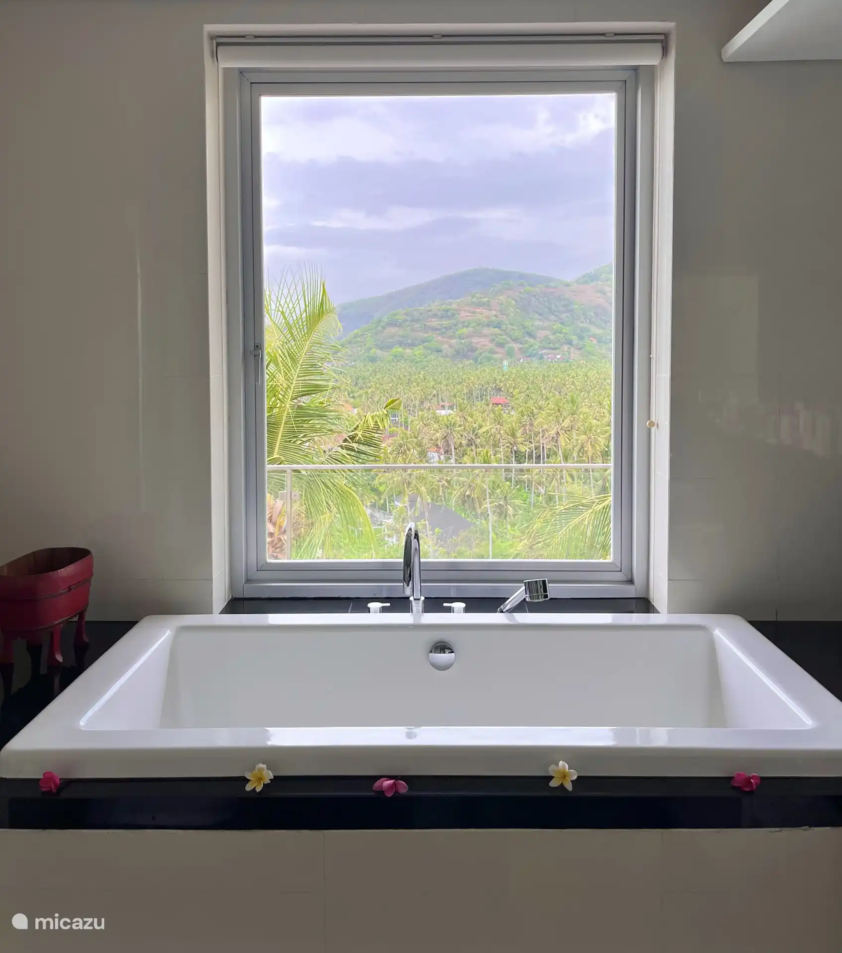 Bedroom with ensuite bathroom 2:
View from the bathtub
