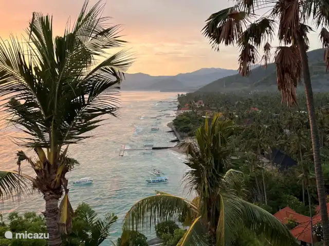 Residencia de la colina de Samuh en Indonesia, Bali, Amlapura - villa Vista al mar con barcos de pesca