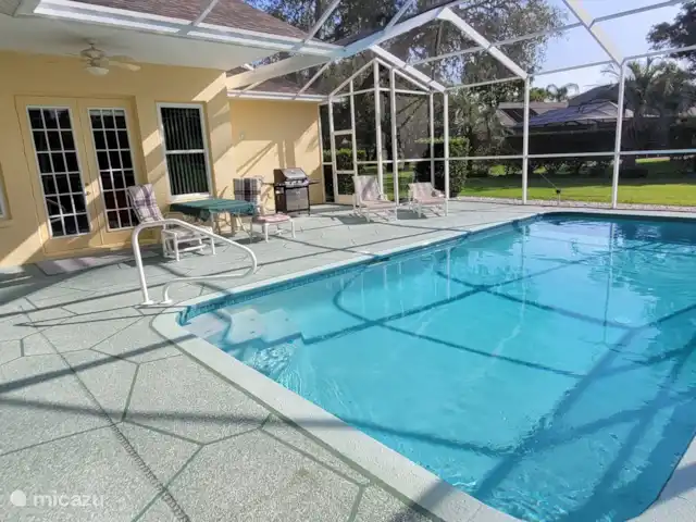 villa huren in Verenigde Staten, Florida, Spring Hill – Villa met zwembad in Spring Hill De overkapping laat het zonlicht door, maar beschermt tegen muggen, etcetera.