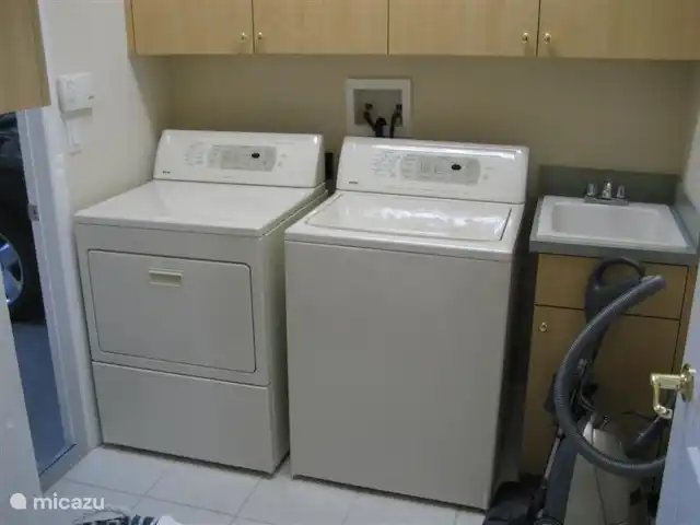 villa huren in Verenigde Staten, Florida, Spring Hill – Villa met zwembad in Spring Hill Er is achter de keuken een aparte wasruimte, met toegang naar garage.