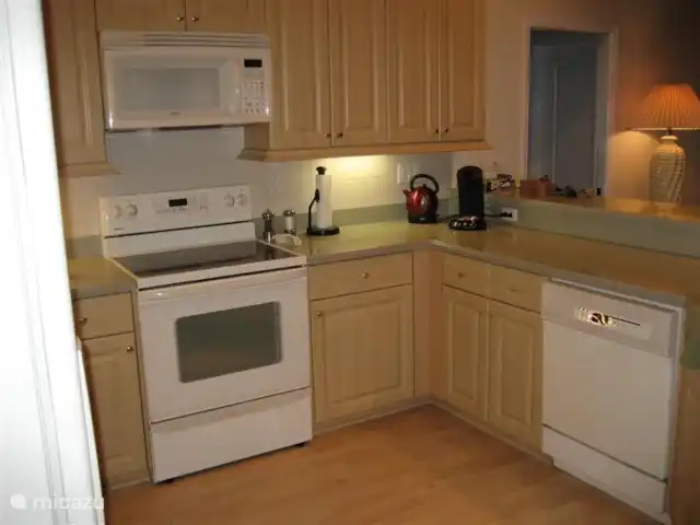 villa huren in Verenigde Staten, Florida, Spring Hill – Villa met zwembad in Spring Hill De keuken is van alle gemakken voorzien. Voor de koffie is er een gewoon koffiezetapparaat maar ook een Senseo koffiemachine.