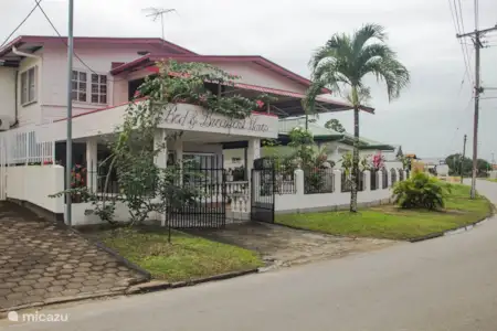 Vacation rental Suriname, Paramaribo, Paramaribo holiday house Bed & Breakfast Flores Vacation rental Suriname, Paramaribo, Paramaribo holiday house Bed & Breakfast Flores