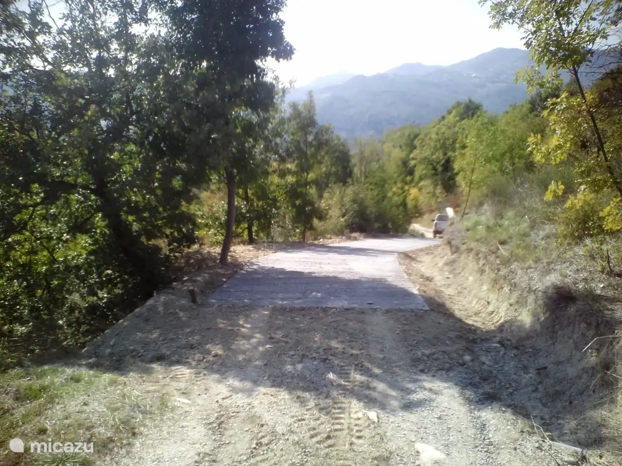 En 2021 se reforzará con losas de hormigón el camino de acceso a nuestra casa. La casa es fácil de conducir.