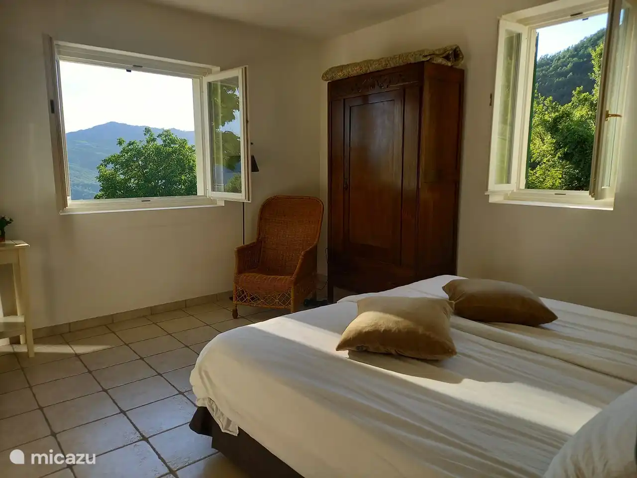 Los cuatro dormitorios son espaciosos y tienen buenas camas.