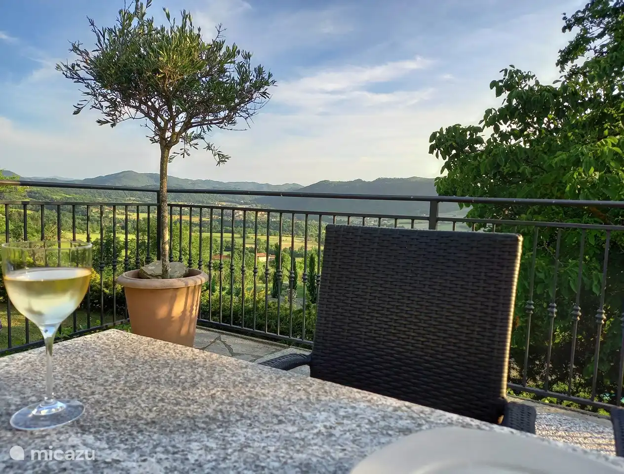 Terraza en frente de la casa.