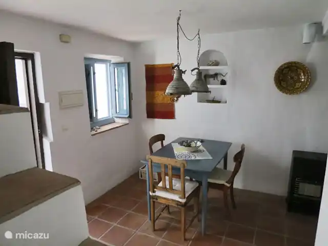 Panaderos huren in Spanje, Andalusië, Cómpeta - vakantiehuis Eettafel vanaf de trap.