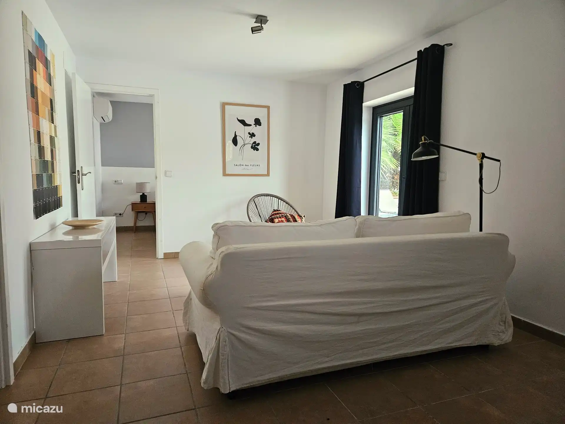 Appartement aan zwembad, met tweepersoons slaapbank