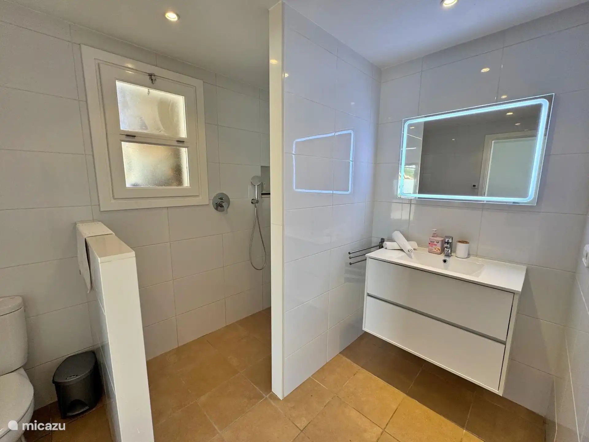 Salle de bain au rez-de-chaussée