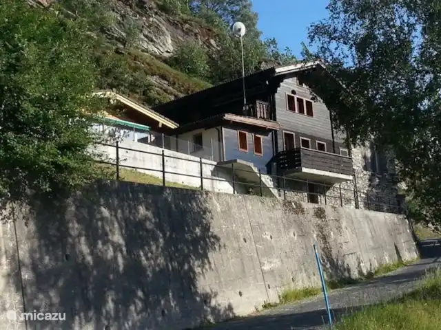 Location de Vacances Suisse, Valais, Eggen, chalet - Baltschieder Blick vue de face depuis le parking