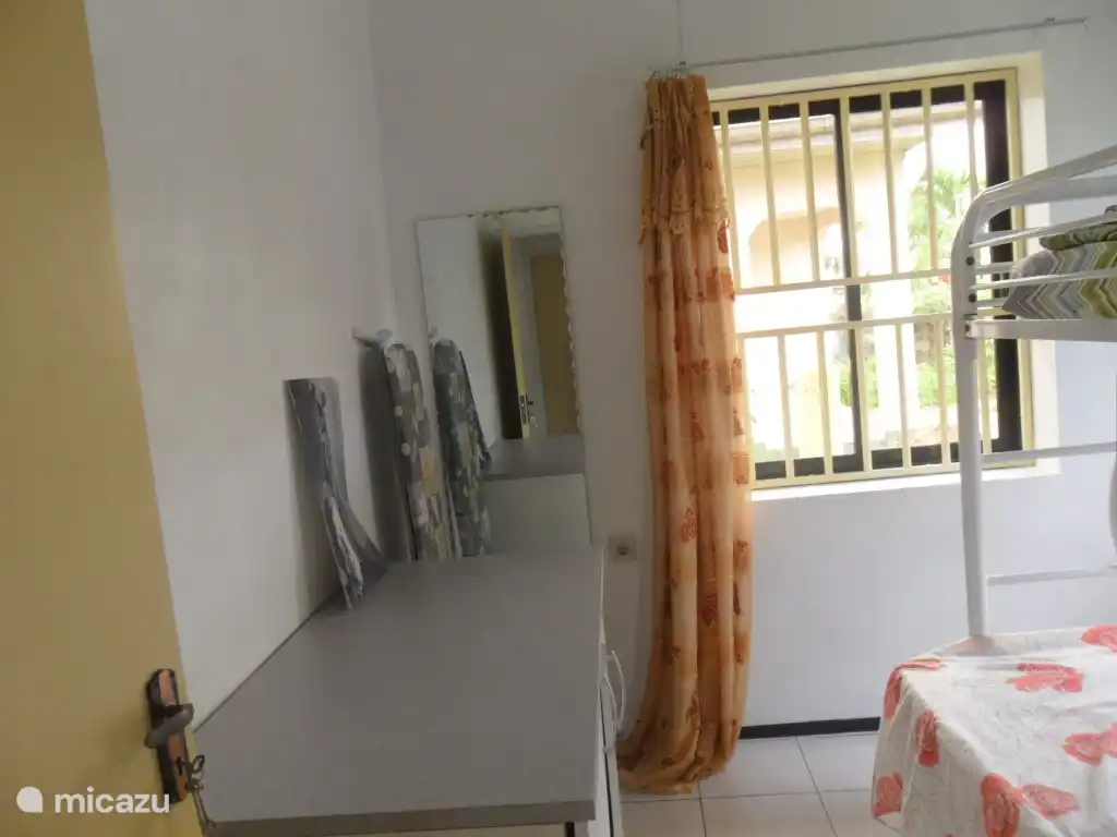 Small Bedroom with double bed and linen closet