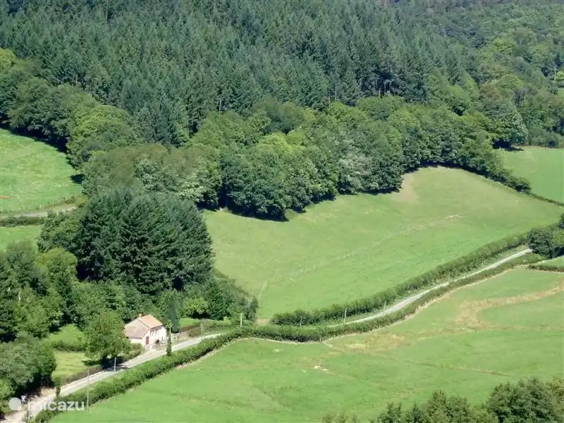 Natuurschoon, geen buren en alleen het geluid van vogels. Kortom: Gite Le Verne is helemaal vrij gelegen in de natuur van Nationaal Parc du Morvan.