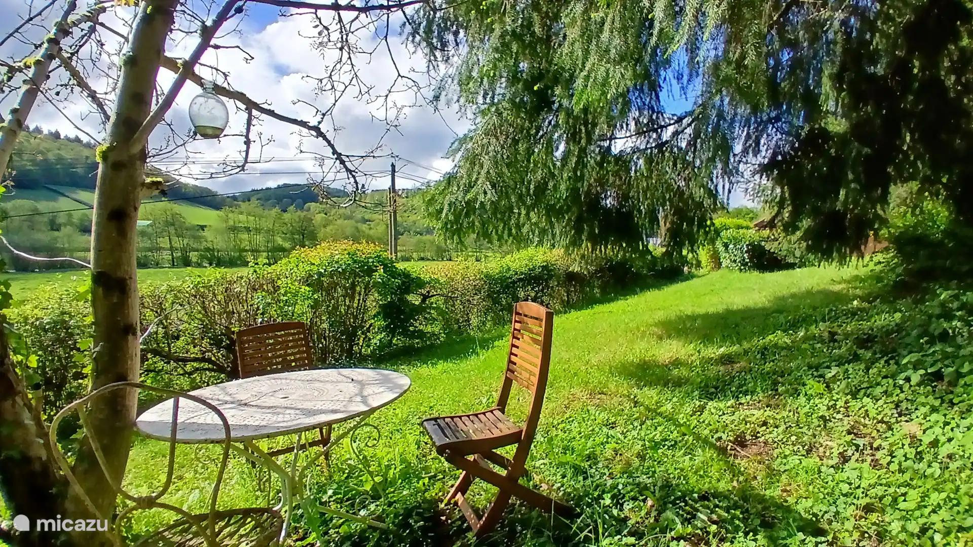 Verborgen plekjes in de tuin om lekker een boek te lezen.