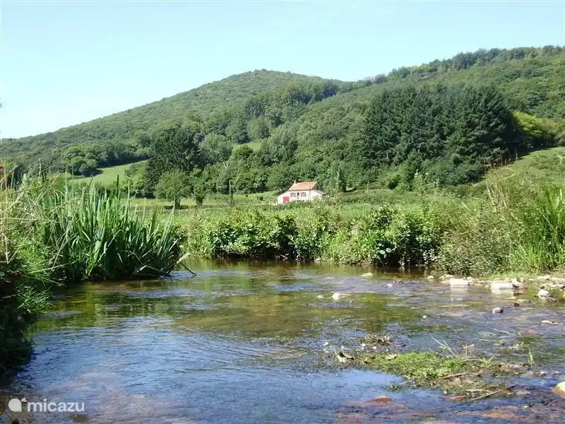 Vakantiehuis Le Verne ligt op een steenworp afstand van de rivier La Roche, dichtbij het dorpje Larochemillay.