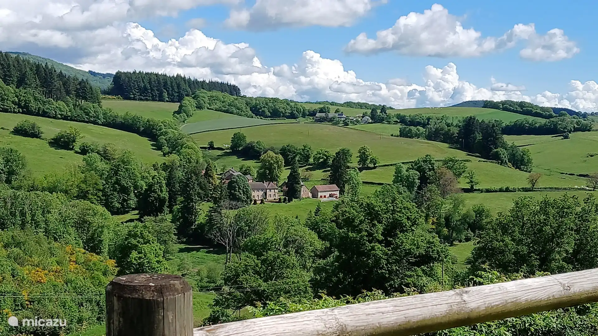 Het weidse landschap rond Le Verne.