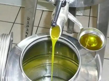 100% Olivenoel. Haben Sie gewusst dass der Supermarktoel oft nur 6% Oliven hat?