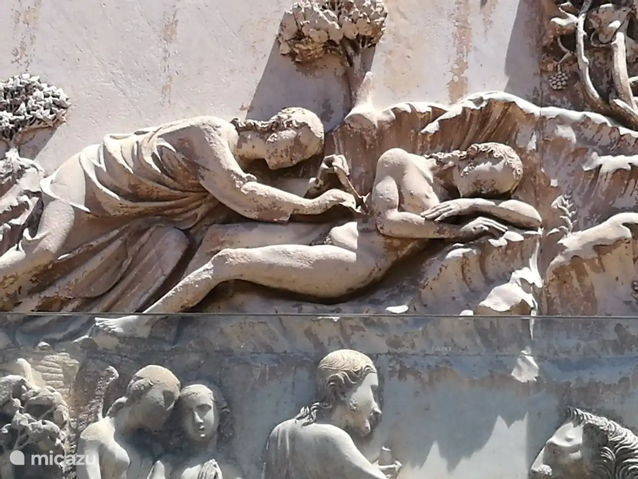 Die wunderschönen Reliefs an der Fassade des berühmten Doms von Orvieto. Machen Sie sich bewusst, dass dies eine öffentliche Information für Menschen war, die nicht lesen und schreiben konnten. Hier heißt es, dass Gott eine Rippe von Adam nahm, um Eva zu erschaffen.
