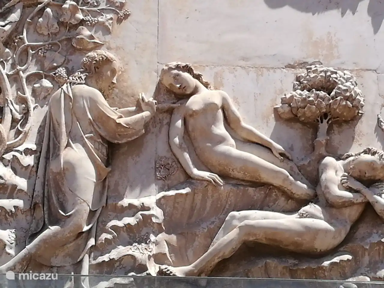 Die wunderschönen Reliefs an der Fassade des berühmten Doms von Orvieto. Machen Sie sich bewusst, dass dies eine öffentliche Information für Menschen war, die nicht lesen und schreiben konnten. Hier wird erzählt, wie Eva aus Adams Rippe hervorging
.
