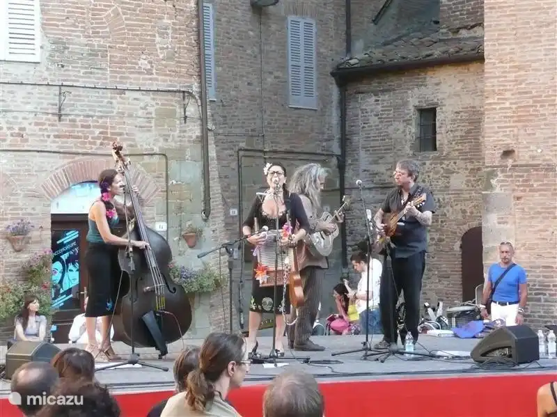 Trasimeno Blues Festival, immer im Juli, hier die letzten Abend in Città delle Piève am 29. Juli 2012