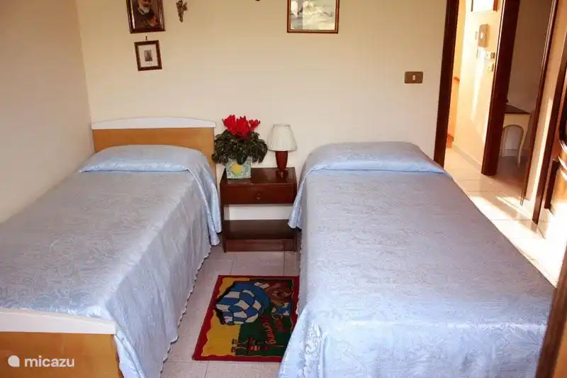 Das helle zweites Schlafzimmer (befindet sich neben dem Master-Bedroom