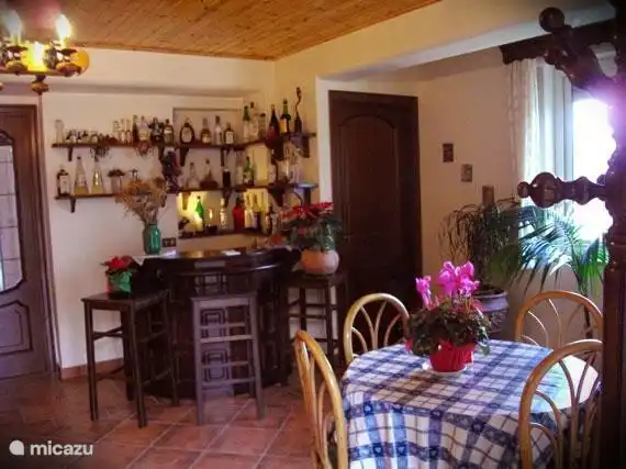 Der Flur / Wohnzimmer mit kleiner Bar mit hausgemachten Liköre