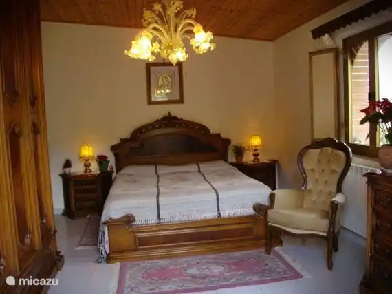 Das stilvolle Master Bedroom im sizilianischen Stil auf der ersten Etage