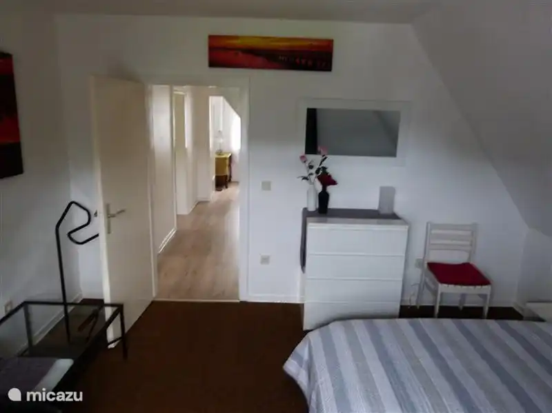 Sehr großes Schlafzimmer (1) mit 2 Bett, Sitzecke und einen atemberaubenden Blick.