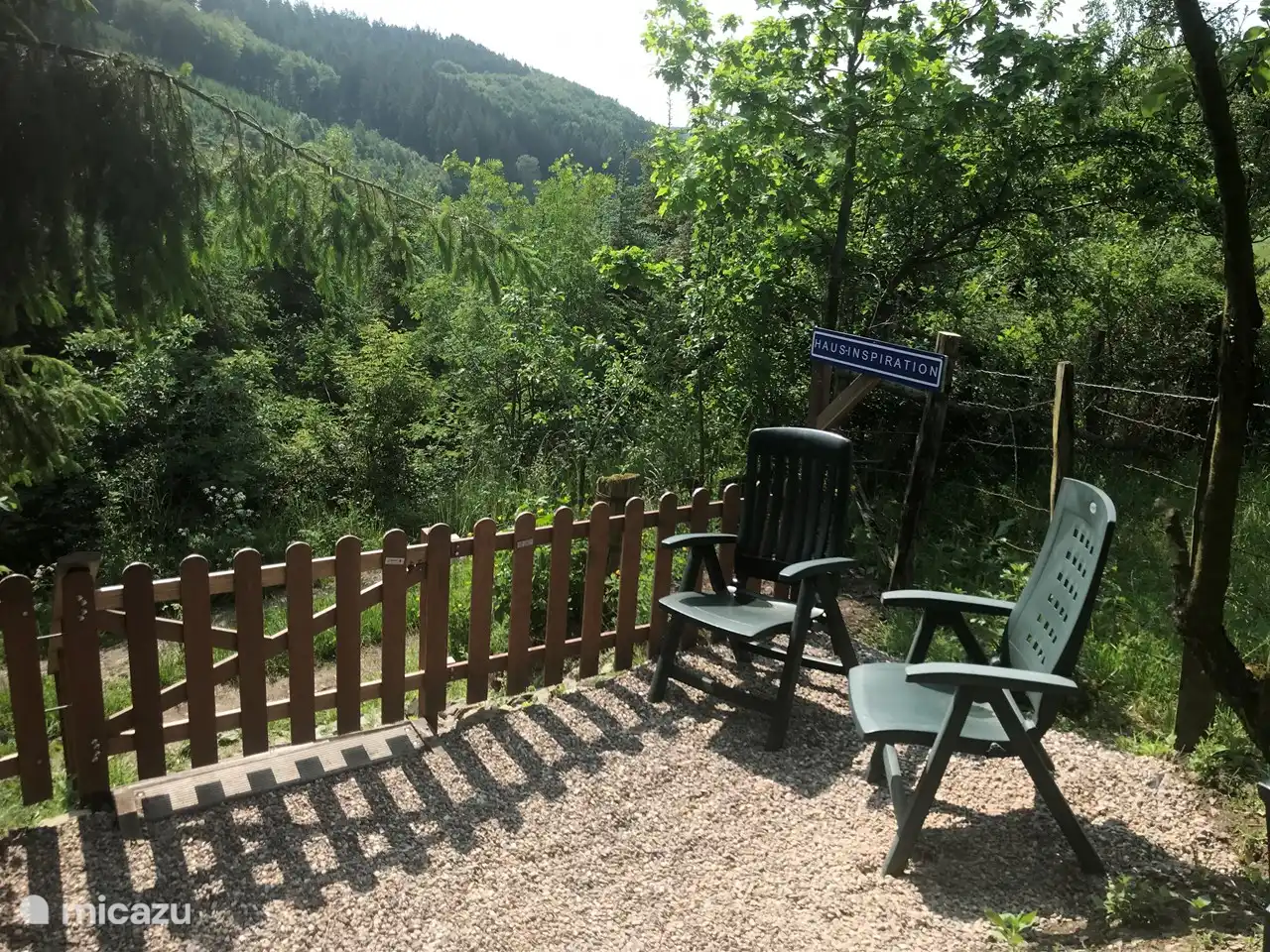 Nieuw terras Haus Inspiration aan andere zijde van de berg. Heerlijk om 's ochtends met de eerste zon een ontbijtje te nuttigen