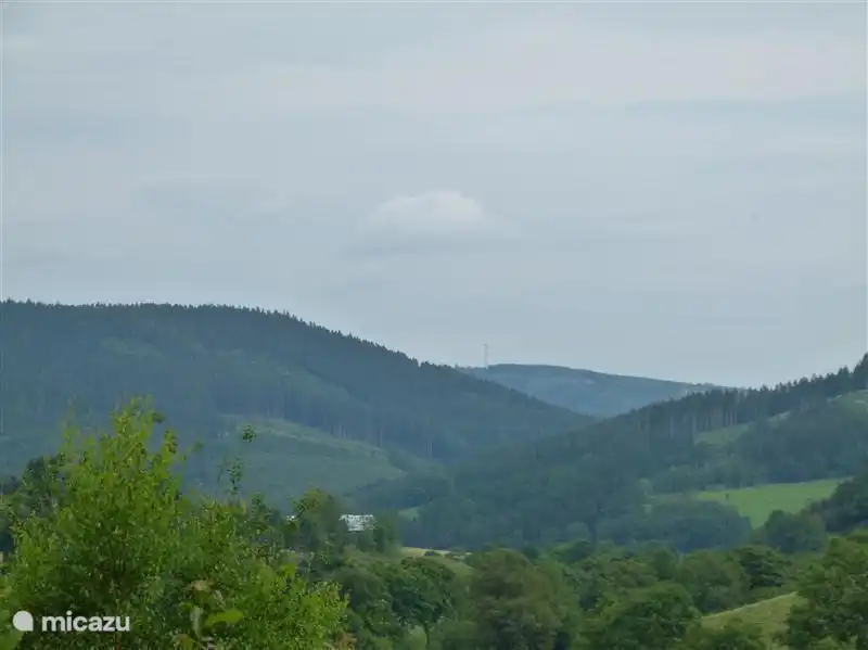 Auf der Oberseite des Kahlen Asten in Winterberg auf dem höchsten Punkt des Sauerlandes schöne Ausblicke.