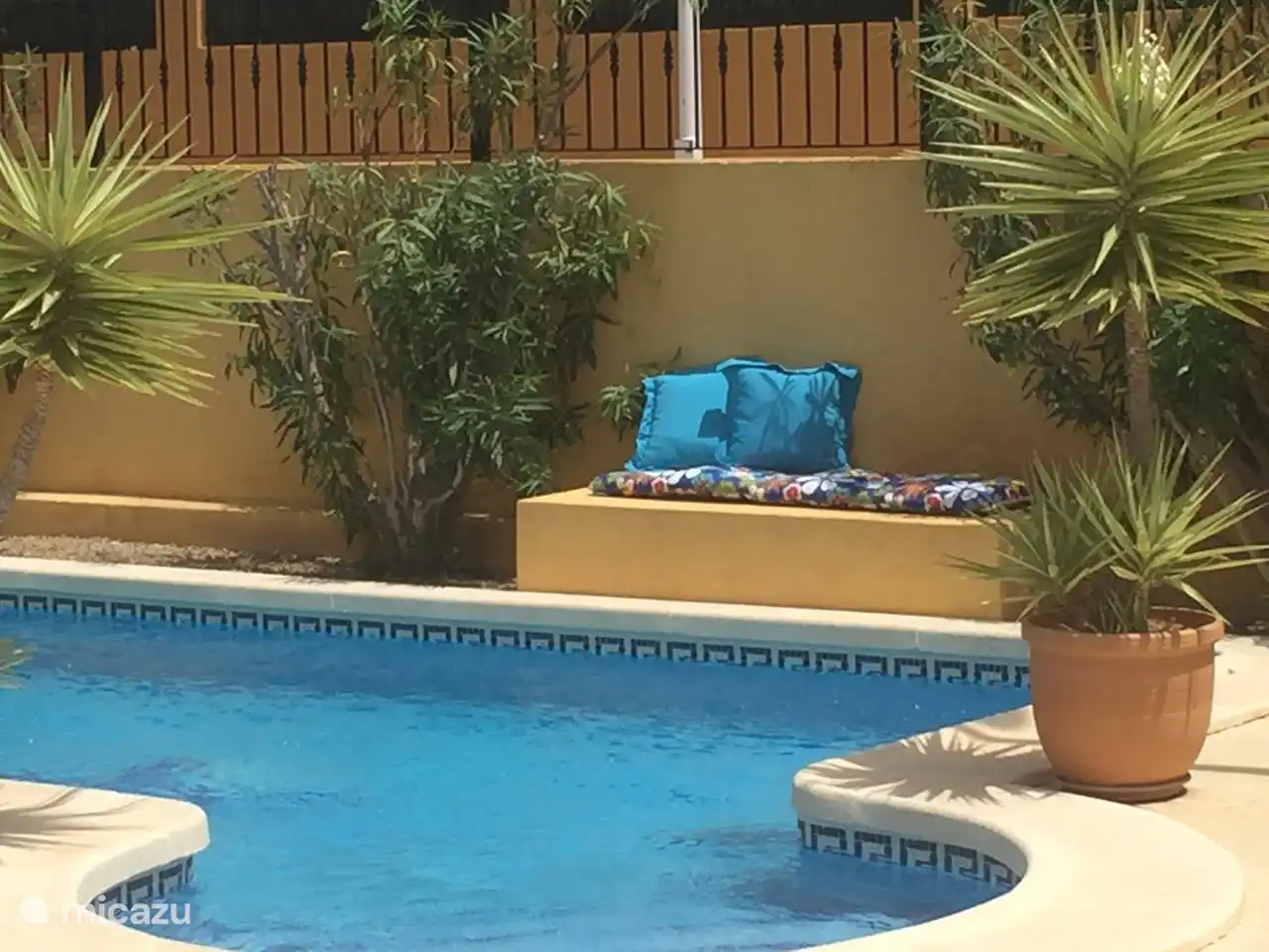 Entspannen Sie am Pool des Casa Miantojo. Genießen Sie die Ruhe und Privatsphäre. Willkommen in Villamazarron.