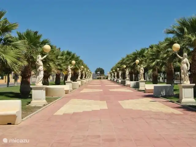 Casa Miantojo - Paix et Espace | Espagne, Costa Cálida, Mazarrón - villa Entrée au Country Club de Mazarron.
Cette belle station balnéaire est parfaitement entretenue et dotée de nombreuses commodités.