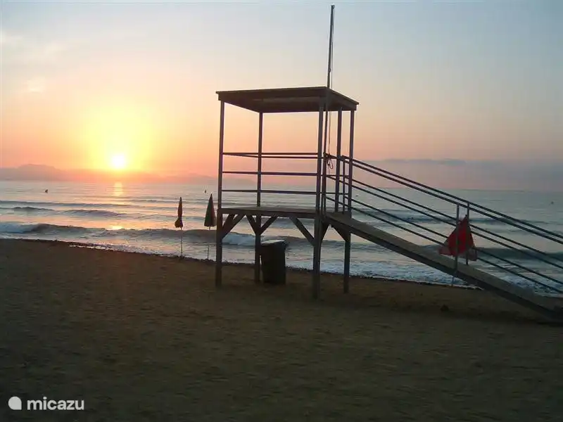 Schöne Sonnenaufgänge und Sonnenuntergänge.
Ein fantastisches Klima im Sommer und Winter. Costa Calida das schönste und gesündeste Klima Europas.