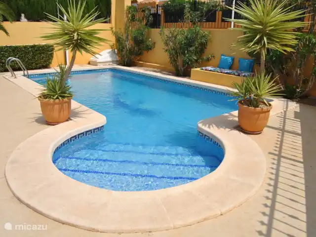 Casa Miantojo - Paix et Espace | Espagne, Costa Cálida, Mazarrón - villa La piscine de Casa Miantojo est nettoyée et testée deux fois par semaine. La piscine va de peu profonde pour les petits à profonde pour les adultes. Veuillez rincer la crème solaire dans la douche solaire de la piscine avant de vous baigner. Merci.