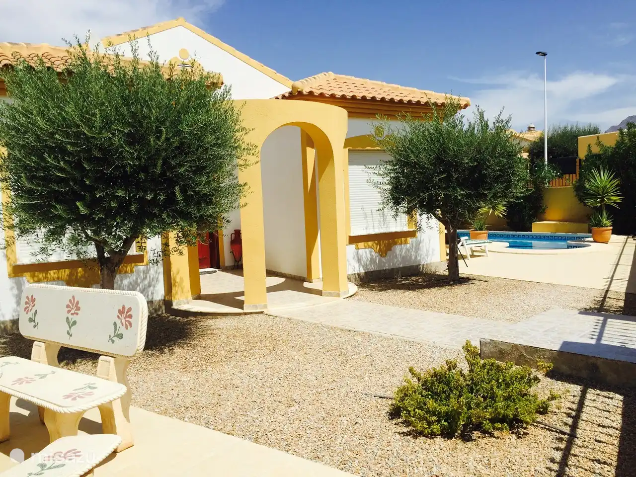 Viel Platz rund ums Haus. Casa Montana hat viele Terrassen und wundervolle Plätze, um in und außerhalb der Sonne zu sitzen.