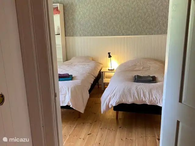Alvsjo Herrgarden | Suède, Värmland, Filipstad - ferme Cinquième chambre (à l’étage) un lit simple et un lit double